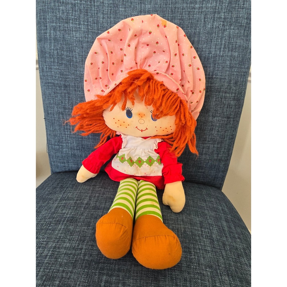 Vintage Strawberry Shortcake Rag Doll Plush 19 inch Pink Bonnet Yarn Hair 80s